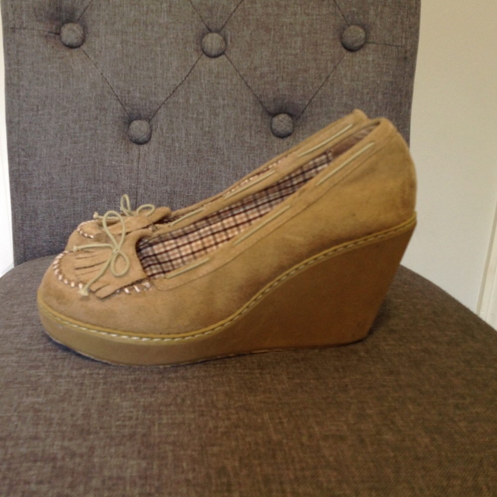 BONGO Tan Suede Wedge Moccasin Shoes